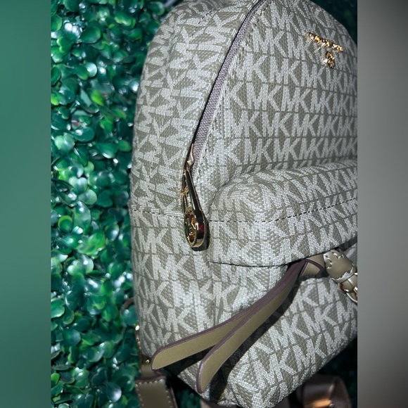 🌟New Michael Kors Logo Chain-Strap Backpack🌟 - Picture 4 of 11